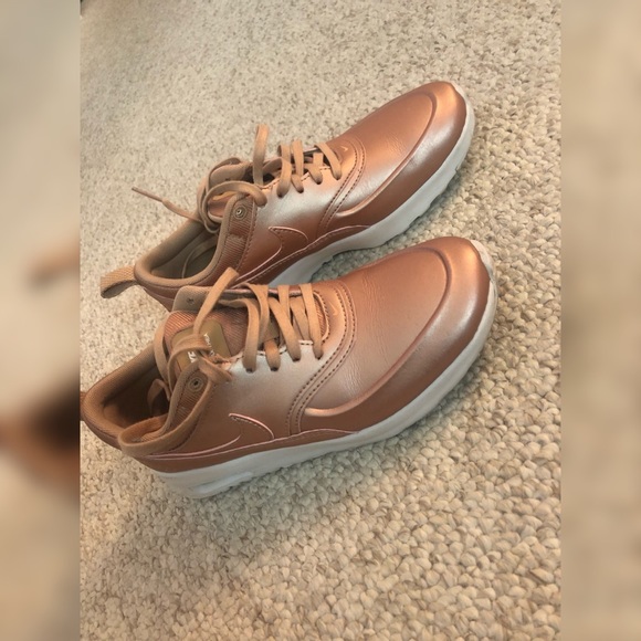 Nike Shoes - NIKE AIR MAX THEA